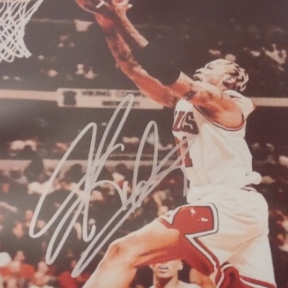 NEW! DENNIS RODMAN CHICAGO BULLS 8.5x11 ULTRA PREMIUM GLOSSY BASKETBALL POSTER! - Picture 3 of 4